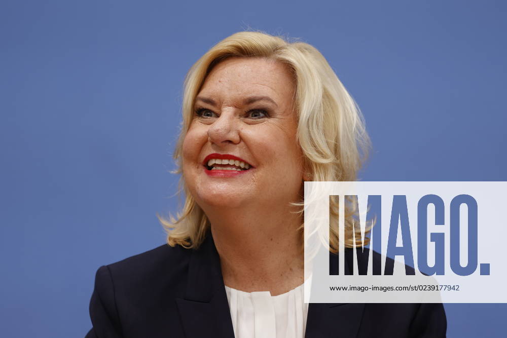 Eva Högl, Commissioner for the Armed Forces of the German Bundestag, Germany, Berlin, Federal Press Conference, Topic Presentation of the Annual Report 2022