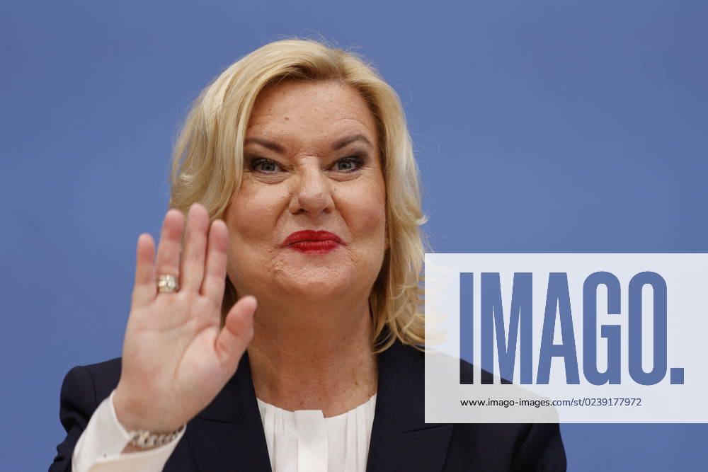 Eva Högl, Commissioner for the Armed Forces of the German Bundestag, Germany, Berlin, Federal Press Conference, Topic Presentation of the Annual Report 2022