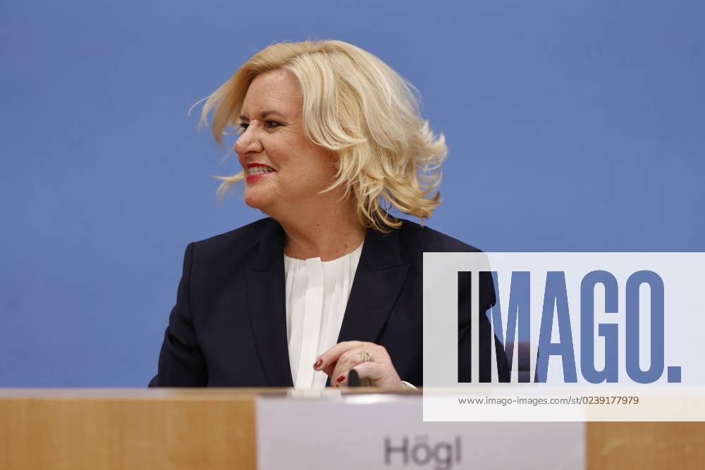 Eva Högl, Commissioner for the Armed Forces of the German Bundestag, Germany, Berlin, Federal Press Conference, Topic Presentation of the Annual Report 2022