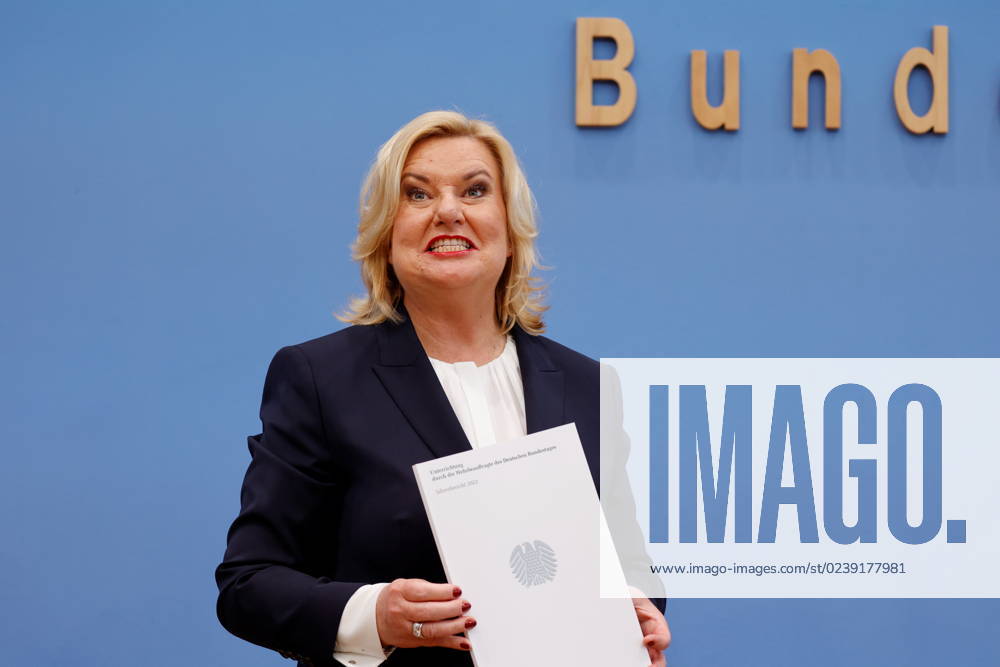 Eva Högl, Commissioner for the Armed Forces of the German Bundestag, Germany, Berlin, Federal Press Conference, Topic Presentation of the Annual Report 2022
