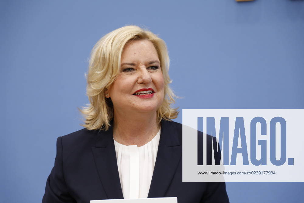 Eva Högl, Commissioner for the Armed Forces of the German Bundestag, Germany, Berlin, Federal Press Conference, Topic Presentation of the Annual Report 2022