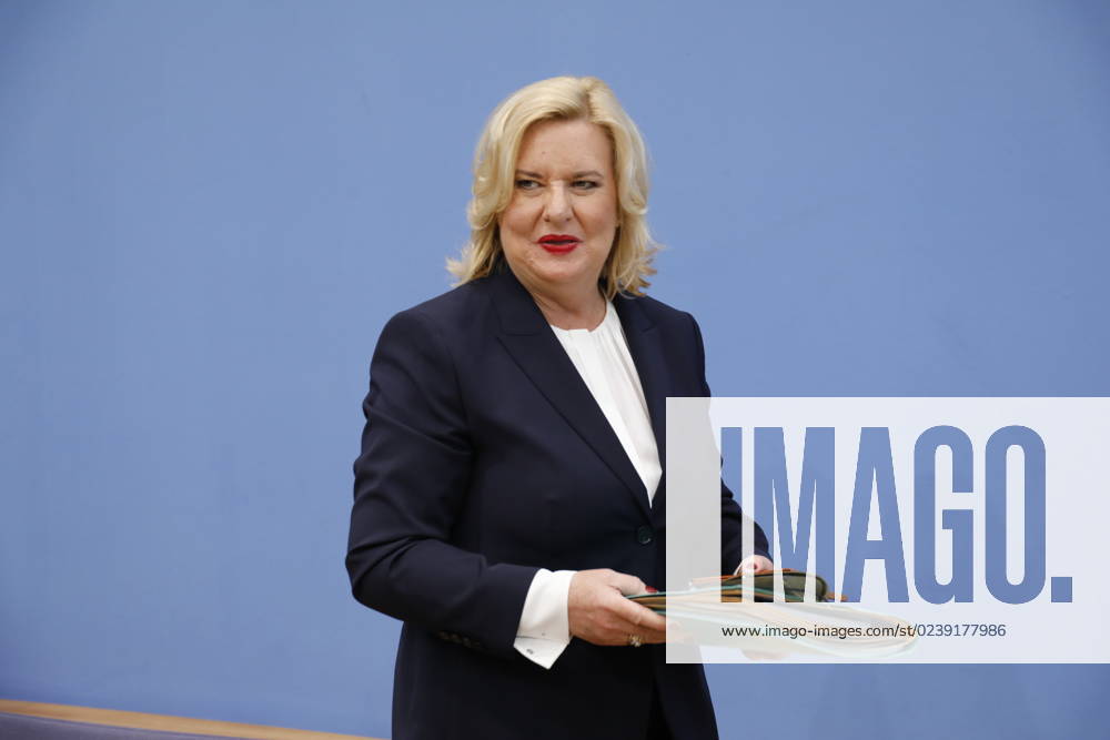 Eva Högl, Commissioner for the Armed Forces of the German Bundestag, Germany, Berlin, Federal Press Conference, Topic Presentation of the Annual Report 2022