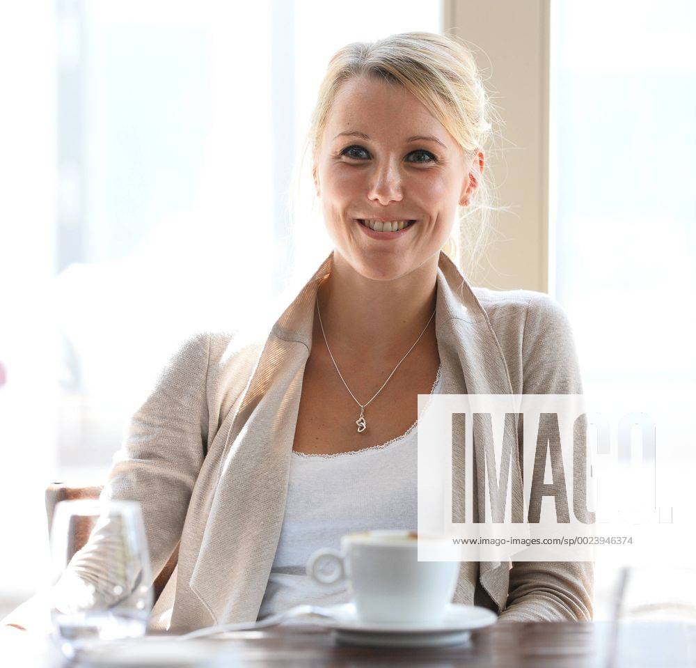 Zuspielerin Mareen Apitz kehrt zum DSC zurück, Restaurant Elements in der Zeitenströmung Dresden, Dresdner SC, Volleyball, 1. Bundesliga Frauen, 1. Liga, DSC, Saison 2016 2017, 13.05.2016,