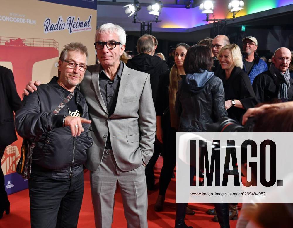 Martin Semmelrogge und Ralf Richter (v.l.) posieren auf dem roten Teppich anläßlich der Welturaufführung für die Goosen-Verfilmung Radio Heimat am Donnerstag, dem 10.11.2016 im UCI Kino in Bochum. Foto: Gero Helm FUNKE Fotoservices. Martin Semmelrogge und Ralf Richter (v.l.) posieren auf dem roten Teppich anläßlich der Welturaufführung für die Goosen-Verfilmung Radio Heimat am Donnerstag, dem 10.11.2016 im UCI Kino in Bochum. Deutschland NW Bochum