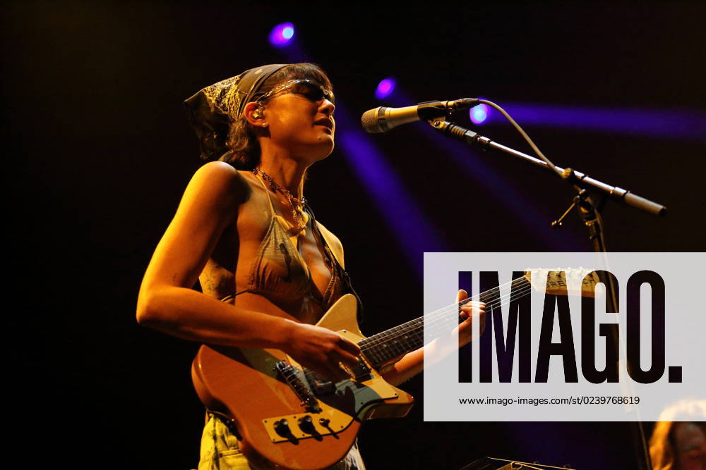 Miya Folick at a concert supporting Dermot Kennedy at Verti Music Hall in Berlin, 18 March 2023 Miya Folick concert Berlin