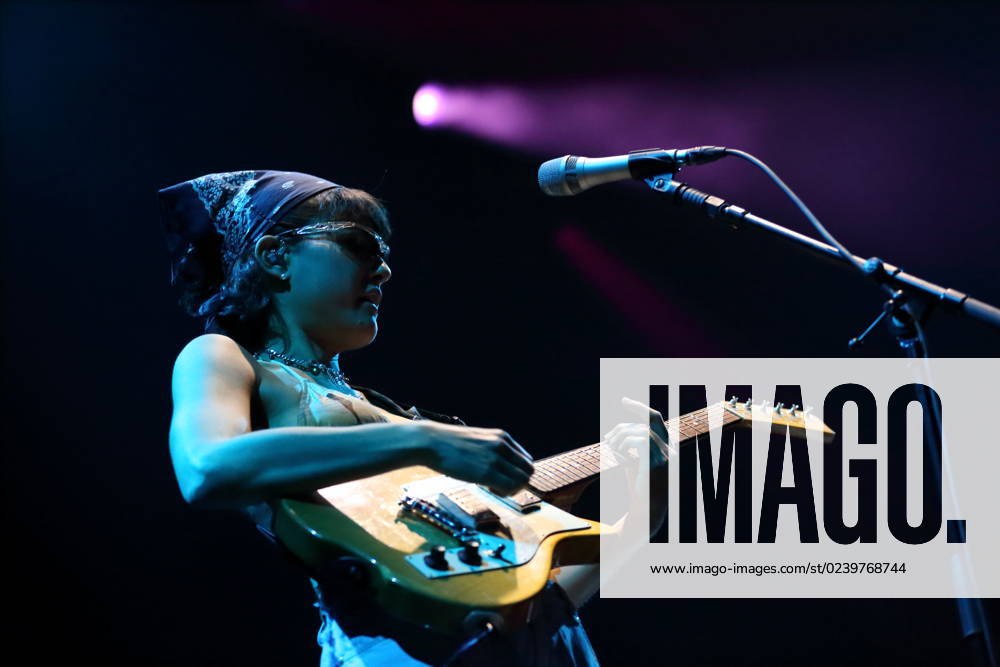 Miya Folick at a concert supporting Dermot Kennedy at Verti Music Hall in Berlin, 18 March 2023 Miya Folick concert Berlin