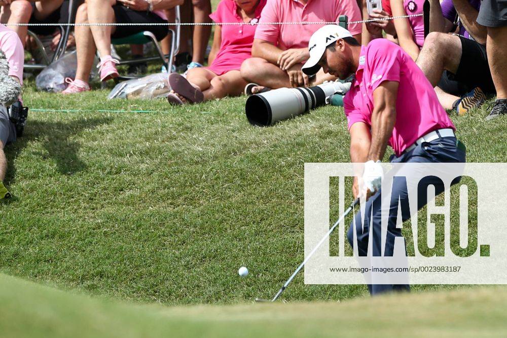 Ponte Vedra Beach, Florida, United States - Jason Day hits out of a greenside bunker on the 9th green during the final round of The PLAYERS Championship at TPC Sawgrass. Golf 2016 - The PLAYERS Championship - Final Round - ZUMAw109