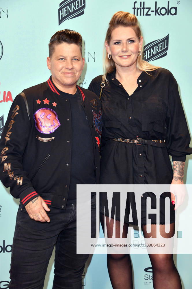 Kerstin Ott with wife Karolina Köppen at the premiere of the musical Romeo Julia Liebe ist alles at the Stage Theater des Westens Berlin, 19 03 2023 Foto:xN.xKubelkax xFuturexImage