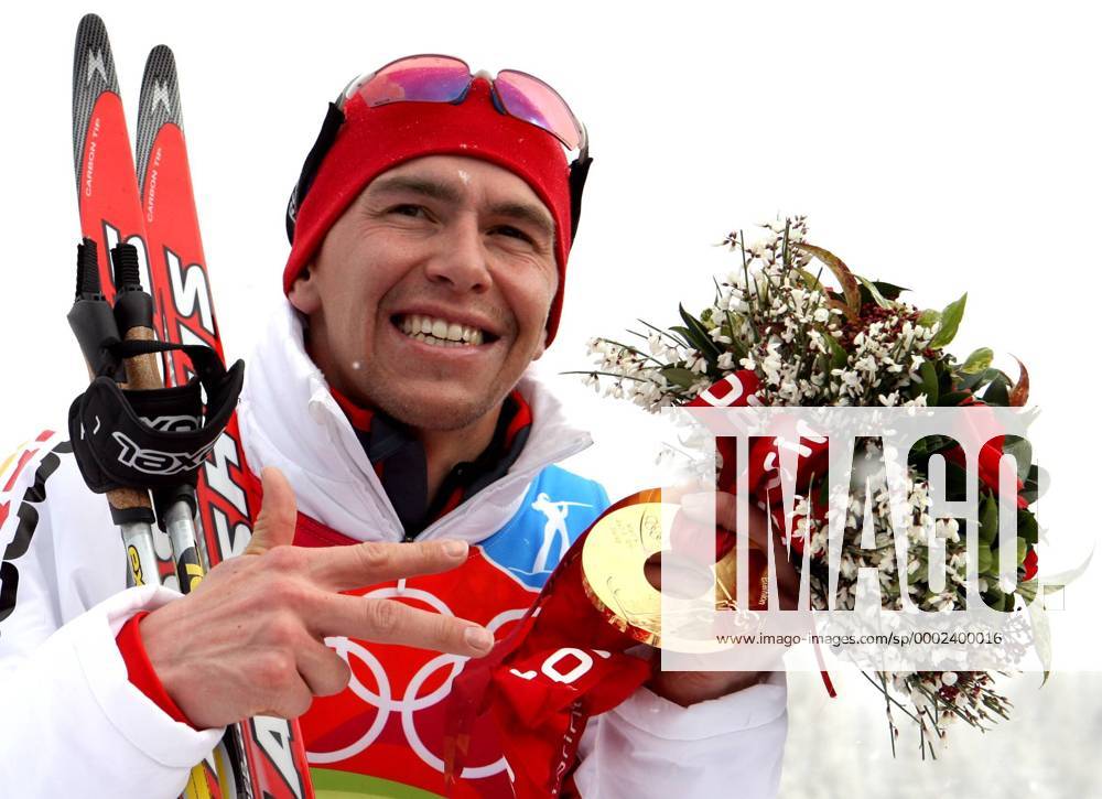 Olympiasieger Michael Greis (Deutschland) gewinnt seine 3. Goldmedaille beim 15 Kilometer Massenstart Biathlon OS Winter Herren Olympische Spiele 2006 Turin, Winterspiele, 15km, 15 km, Massenstart Einzelbild Cesana San Sicario Freude, Biathlon OS Winter Herren Olympische Spiele 2006 Turin, Winterspiele, 15km, 15 km, Massenstart Einzelbild Cesana San Sicario Freude,