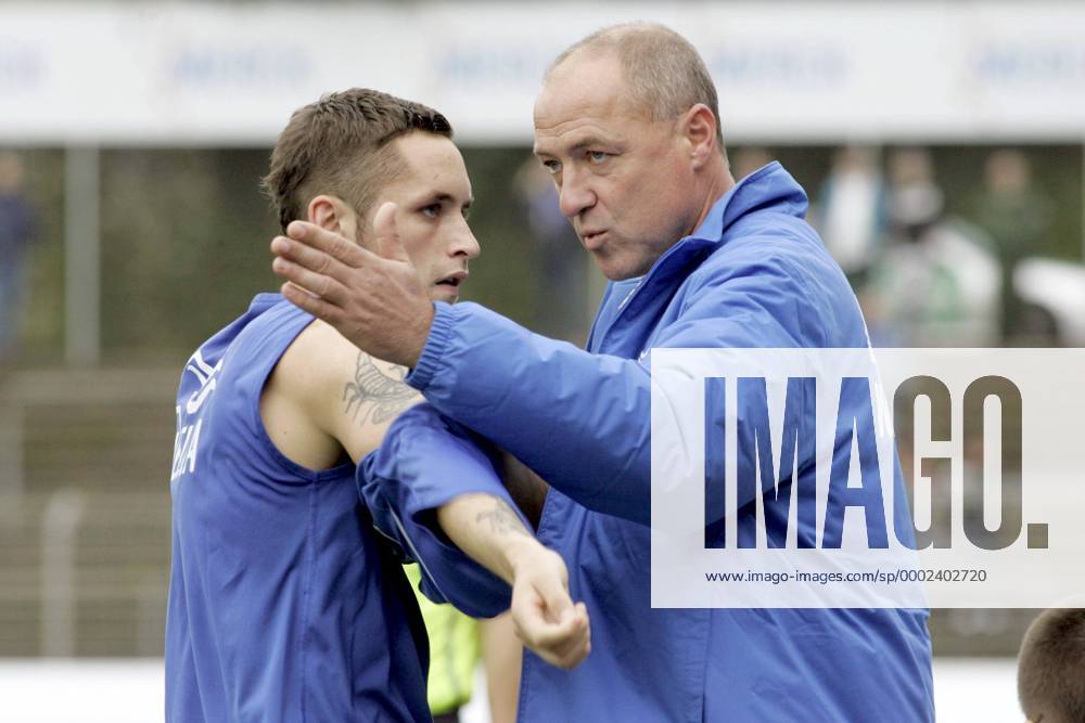 Trainer Gerhard Kleppinger gibt Christian Eckerlin (beide Darmstadt) letzte Anweisungen Fußball Herren Regionalliga Süd 2006 2007, 3. Liga, SV Darmstadt 98 Gruppe Darmstadt Fußball Herren Regionalliga Süd 2006 2007, 3. Liga, SV Darmstadt 98 Gruppe Darmstadt