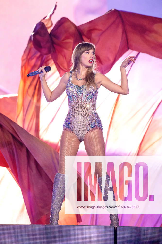 LAS VEGAS, NEVADA - MARCH 24: (Editorial Use Only) Taylor Swift performs onstage during the Taylor Swift The Eras Tour at Allegiant Stadium on March 24, 2023 in Las Vegas, Nevada. Las Vegas USA - ZUMAs181 20230324_zea_s181_001