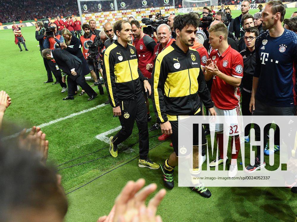 Fussball DFB-Pokal Finale, FC Bayern Muenchen - Borussia Dortmund,, v.l. Trainer Thomas Tuchel (Borussia Dortmund), Mats Hummels (Borussia Dortmund) Berlin