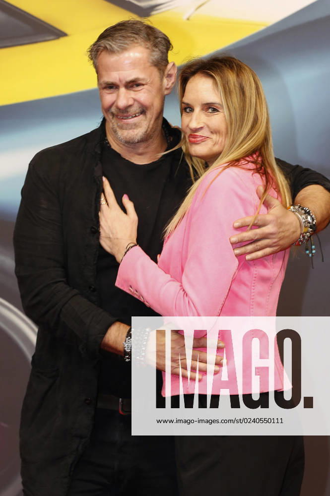 Sven Martinek with partner Bianca Rütter at the premiere of the feature film Manta, Manta Zwoter Teil at the Cinedom Cologne, 26 03 2023 Foto:xR.xSchmiegeltx xFuturexImage