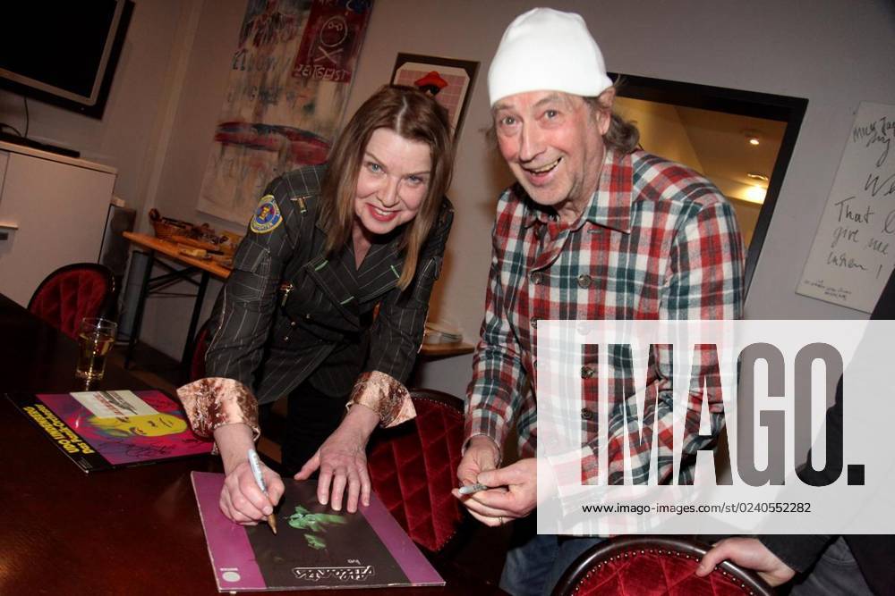 Inga Rumpf und Steffi Stephan ( Bassist Panikorchester bei Udo Lindenberg) Inga Rumpf im Jovel in Münster Foto : Frank Oppitz FUNKE Foto Services Deutschland NRW Münster