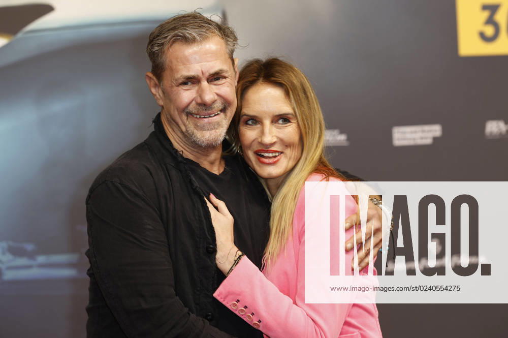Sven Martinek with partner Bianca Rütter at the premiere of the feature film Manta, Manta Zwoter Teil at the Cinedom Cologne, 26 03 2023 Foto:xT.xSchröerx xFuturexImage