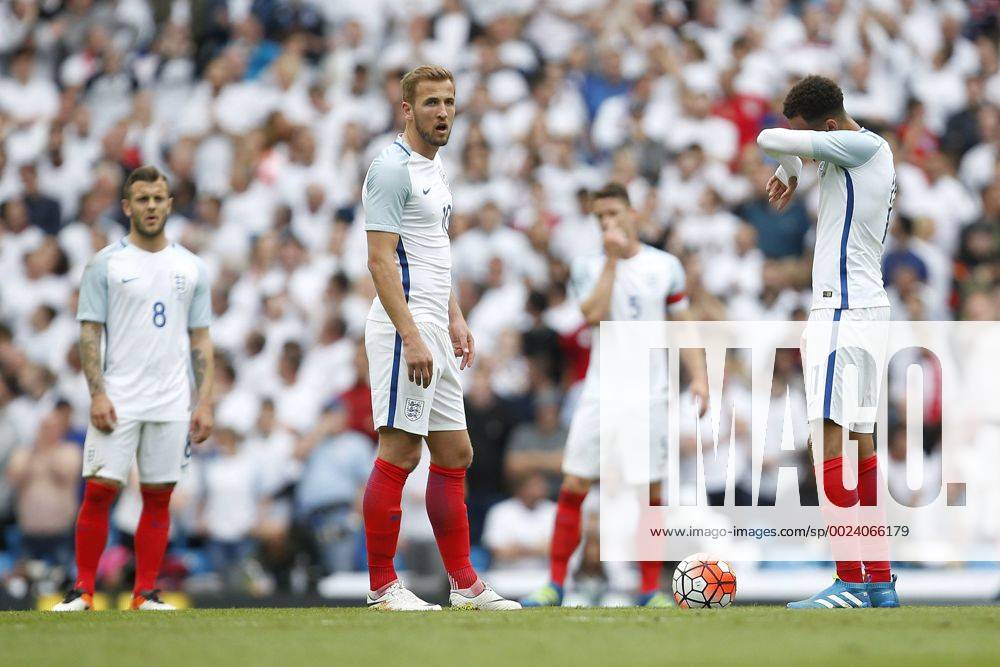 Fußball, Länderspiel, England - Türkei Dejected for Harry Kane of England following the Turkey first goal during the International Friendly Länderspiel match at the Etihad Stadium. Photo credit should read: Philip Oldham Sportimage .