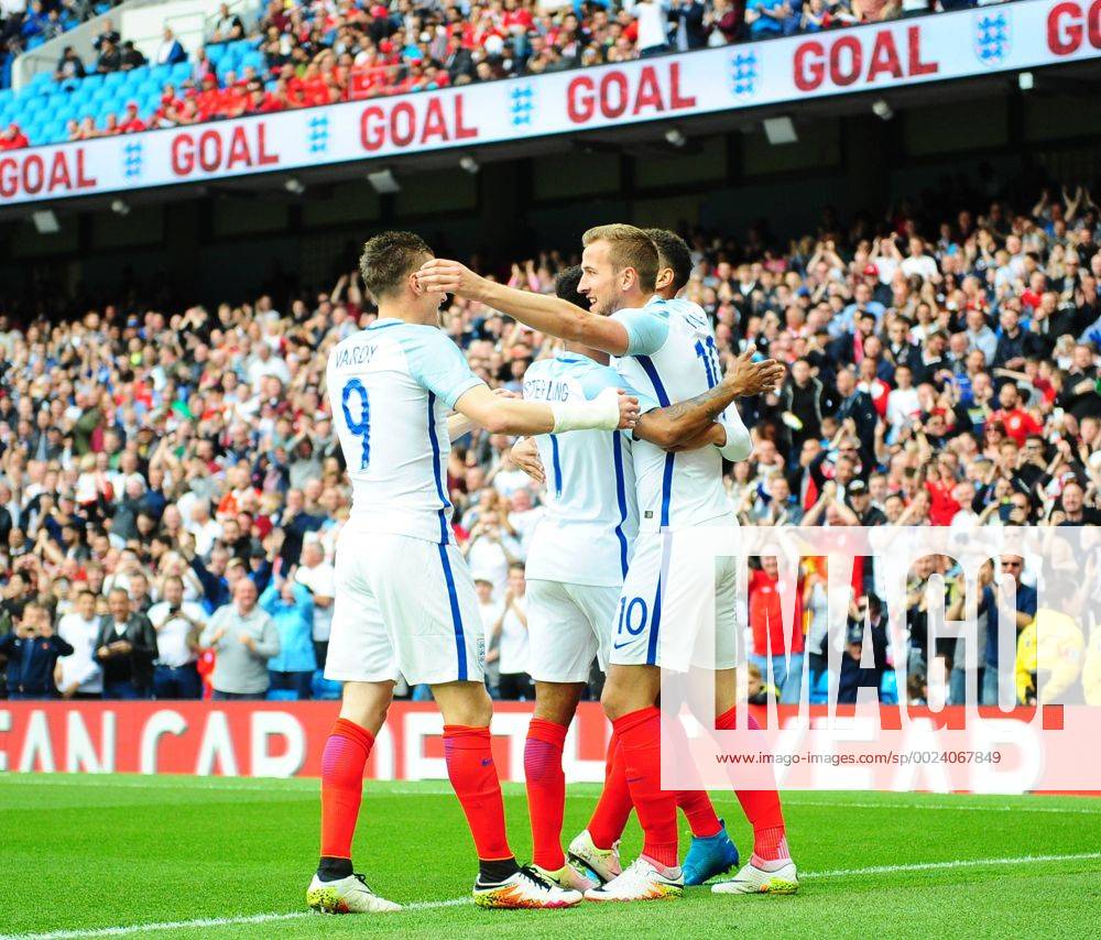 Fußball, Länderspiel, England - Türkei Friendly National football Match between England and Turkey at Etihad Stadium in Manchester , England on May 22, 2016. Pictured: England team players celebrates for Harry Kane s goal.