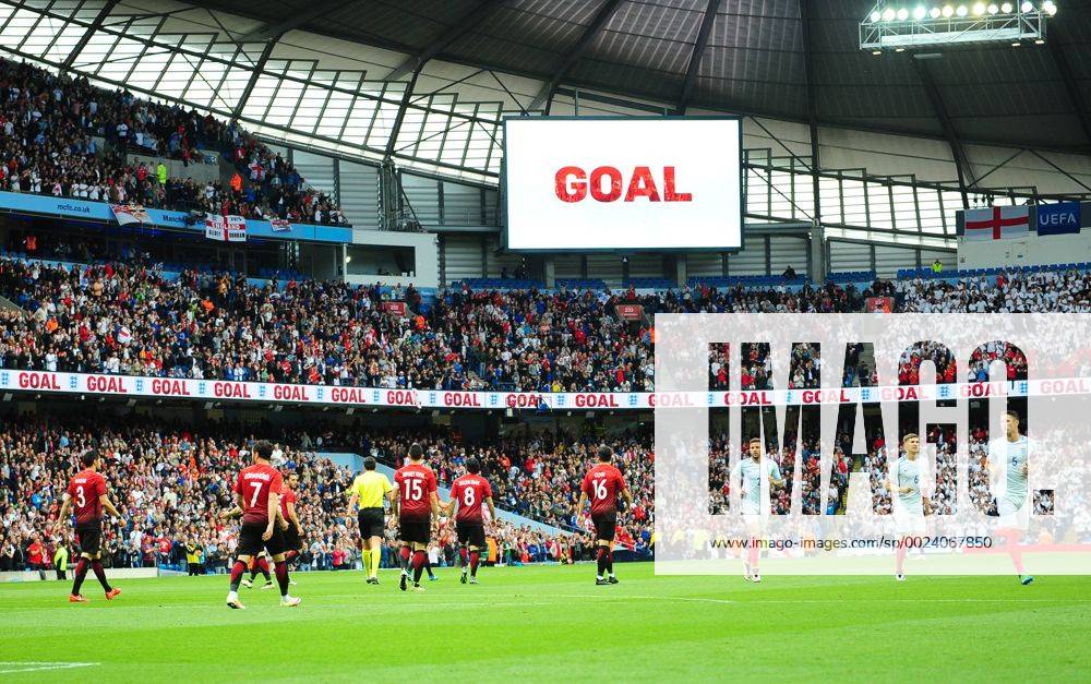 Fußball, Länderspiel, England - Türkei Friendly National football Match between England and Turkey at Etihad Stadium in Manchester , England on May 22, 2016. Pictured: England team players Kyle Walker 2 , John Stones 6 and Gary Cahill 5 celebrates after Harry Kane s goal.