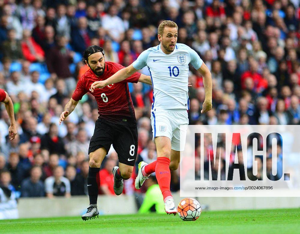 Fußball, Länderspiel, England - Türkei Friendly National football Match between England and Turkey at Etihad Stadium in Manchester , England on May 22, 2016. Pictured: Harry Kane 10 of England and Selcuk Inan 8 of Turkey.