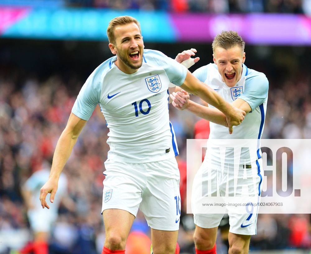 Fußball, Länderspiel, England - Türkei Friendly National football Match between England and Turkey at Etihad Stadium in Manchester , England on May 22, 2016. Pictured: Harry Kane 10 and Jamie Vardy 9 of England.