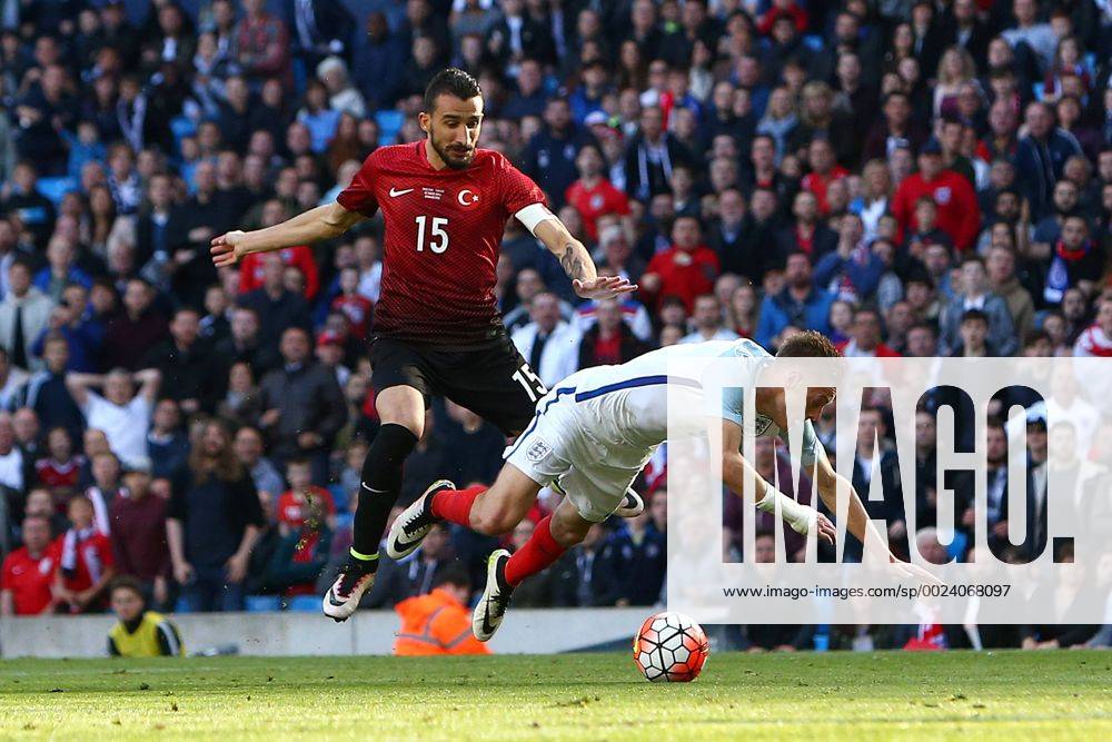 Mehmet Topal of Turkey fouls Jamie Vardy of England to give away a penalty during the International Friendly Länderspiel match at the Etihad Stadium. Photo credit should read: Philip Oldham Sportimage .