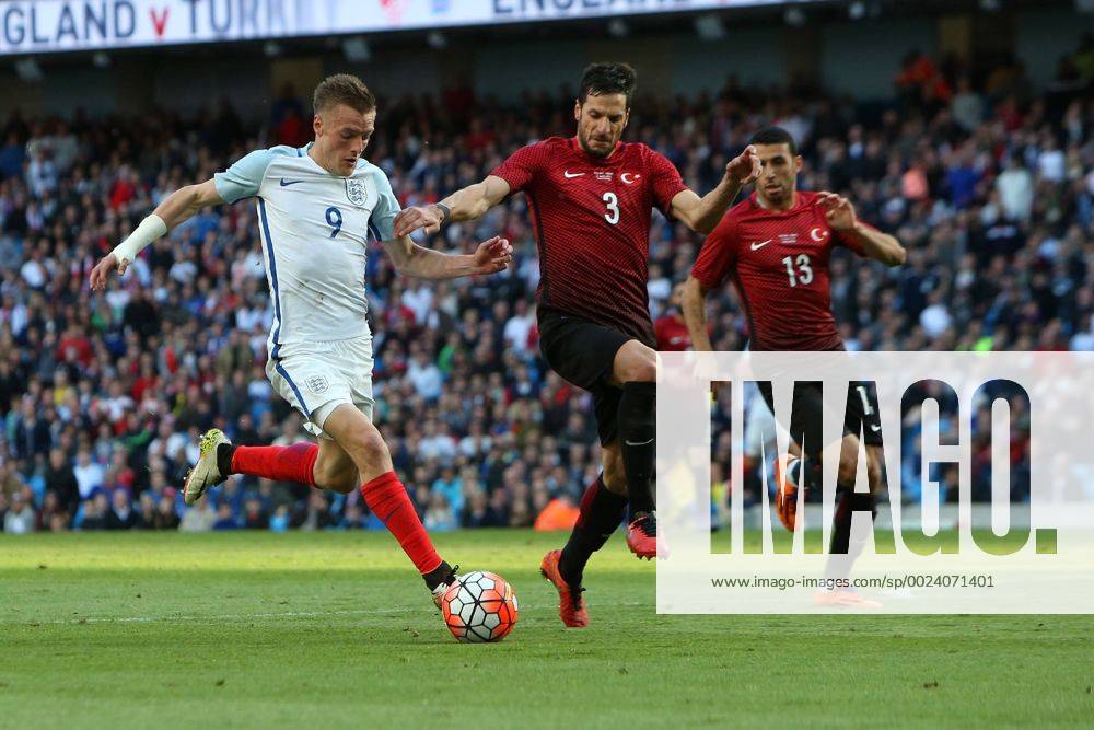 Etihad Stadium, Manchester, England. International football friendly match, England versus Turkey. Jamie Vardy of England is blocked by Hakan Balta of Turkey. Blunsdenx ActionPlus11740508