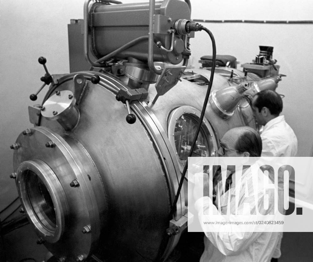 August, 1976. Moscow, USSR. Researchers of the receiving laboratory at the USSR Academy of Sciences prepare the vacuum chamber to study the Lunar soil retreived by the Luna-24 Soviet Automatic Interplanetary Station. The exact date of the photograph is unknown. Valentin Kuzmin TASS 1597148