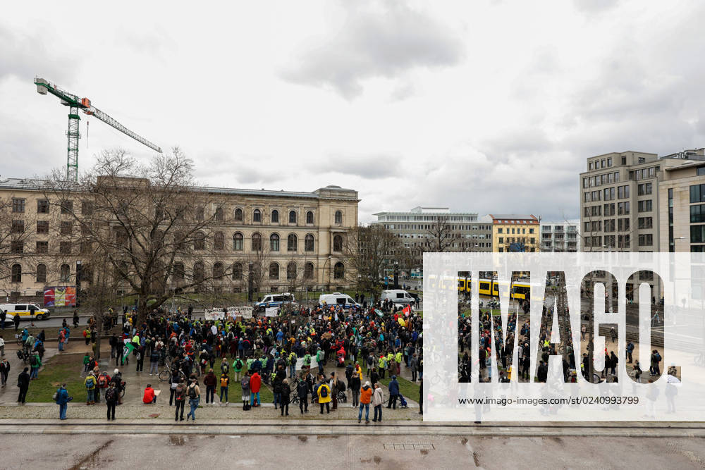 Demo of the movement Fridays for Future against the climate protection results of the meeting of the coalition committee in front of the Ministry of Transport on 31 03,23 in Berlin Fridays for Future Demo against climate protection law in Berlin