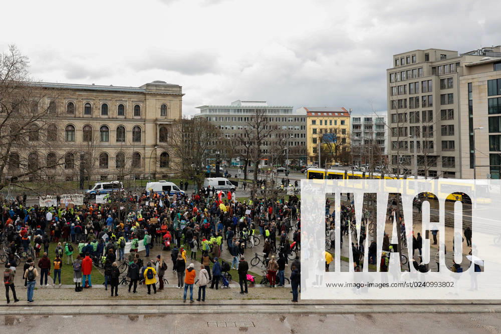 Demo of the movement Fridays for Future against the climate protection results of the meeting of the coalition committee in front of the Ministry of Transport on 31 03,23 in Berlin Fridays for Future Demo against climate protection law in Berlin