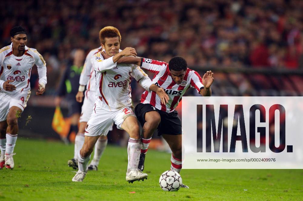 Jefferson Farfan (Eindhoven, re.) gegen Junichi Inamoto (Galatasaray) Fußball EC 1 Herren Champions League 2006 2007, PSV Eindhoven - Galatasaray Istanbul 2:0 Gruppe Eindhoven Dynamik, Kampf, Fußball EC 1 Herren Champions League 2006 2007, PSV Eindhoven - Galatasaray Istanbul 2:0 Gruppe Eindhoven Dynamik, Kampf,