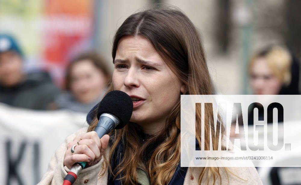 Luisa Neubauer Berlin, 31 03 2023 Luisa Neubauer speaks during a Fridays for Future demonstration for meeting climate targets Berlin Berlin Germany
