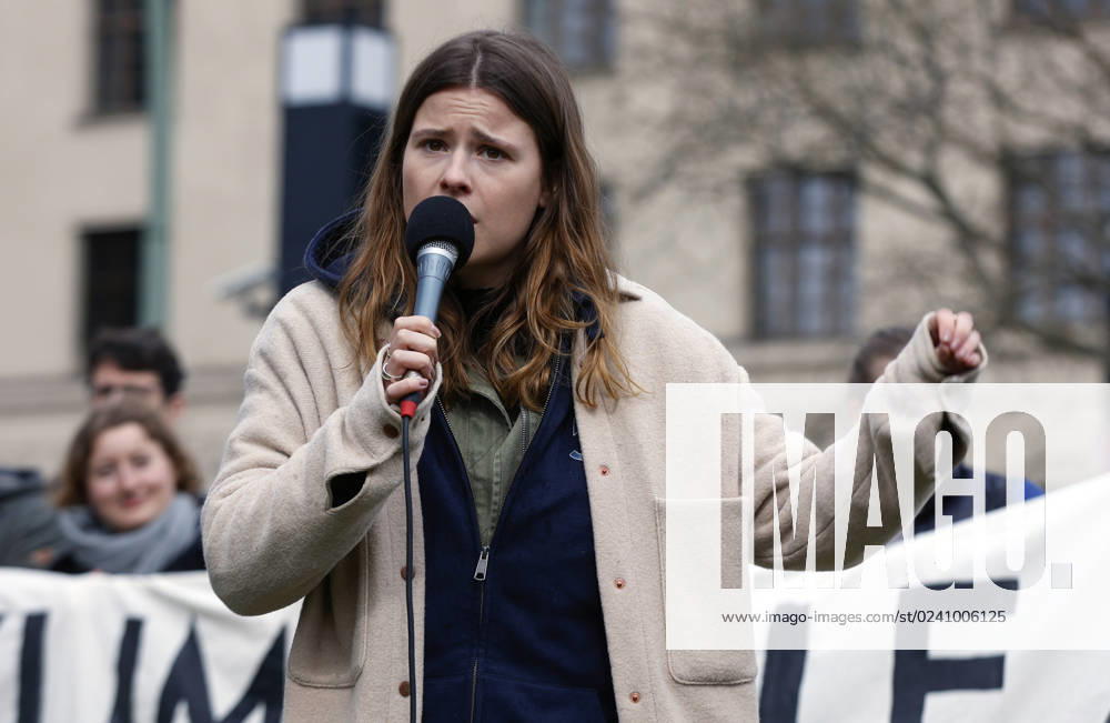 Luisa Neubauer Berlin, 31 03 2023 Luisa Neubauer speaks during a Fridays for Future demonstration for meeting climate targets Berlin Berlin Germany