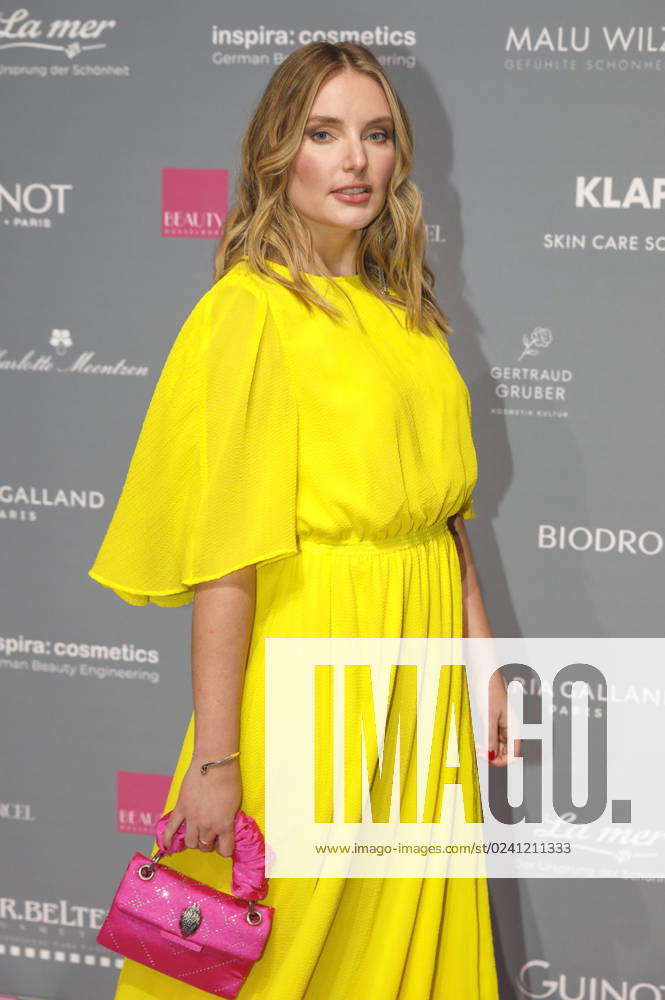 Marie von den Benken bei der Verleihung des Deutschen Kosmetikpreises Gloria 2023 im Rahmen der Beauty Düsseldorf in Halle 10 auf dem Messegelände. Düsseldorf, 01.04.2023 Foto:xR.xSchmiegeltx xFuturexImage