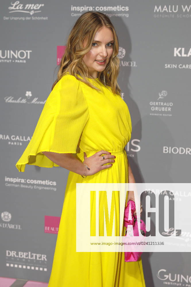 Marie von den Benken bei der Verleihung des Deutschen Kosmetikpreises Gloria 2023 im Rahmen der Beauty Düsseldorf in Halle 10 auf dem Messegelände. Düsseldorf, 01.04.2023 Foto:xR.xSchmiegeltx xFuturexImage