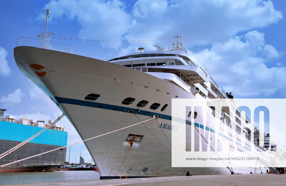 Traumschiff MS Amadea im Kaiserhafen Bremerhaven - The MS Amadea in Bremerhaven, Germany Traumschiff MS Amadea im Kaiserhafen Bremerhaven - The MS Amadea in Bremerhaven, Germany
