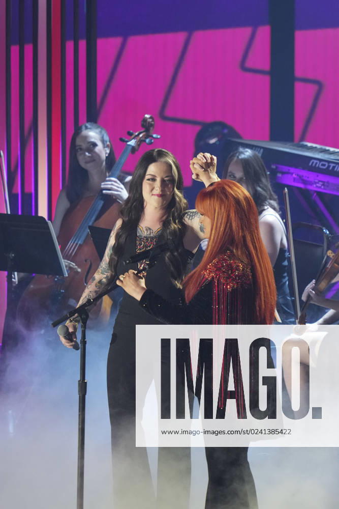 Singers ASHLEY MCBRYDE (l) and WYNONNA JUDD perform at the 2023 Country Music Awards (CMT) held for the first time in Austin, Texas on April 2, 2023 at the Moody Center before a sold out crowd. Austin United States - ZUMAd150 20230402_znp_d150_243