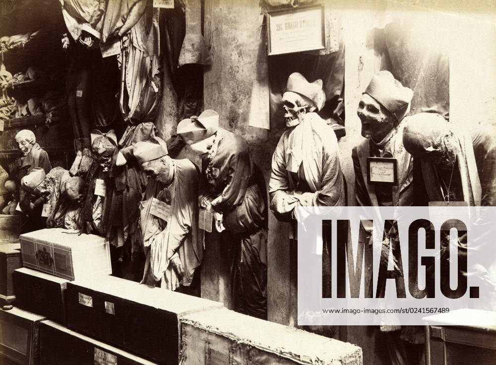 Die Kapuzinergruft von Palermo, Le Catacombe dei Cappuccini, weitläufige Gruftanlage unter dem Kapuzinerkloster in Palermo und mit ihren natürlichen Mumien eine der bekanntesten Grablegen der Welt, um 1870, Italien, Historisch, digital restaurierte Reproduktion von einer Vorlage aus dem 19. Jahrhundert