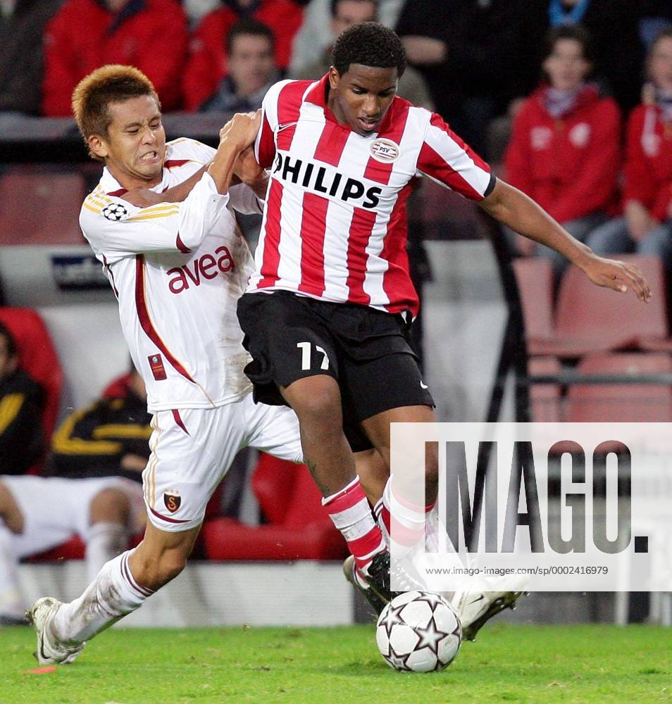 Jefferson Farfan (Eindhoven, re.) gegen Junichi Inamoto (Galatasaray) - Fußball EC 1 Herren Champions League 2006 2007, PSV Eindhoven - Galatasaray Istanbul 2:0 Gruppe Eindhoven Dynamik, Kampf, Fußball EC 1 Herren Champions League 2006 2007, PSV Eindhoven - Galatasaray Istanbul 2:0 Gruppe Eindhoven Dynamik, Kampf,