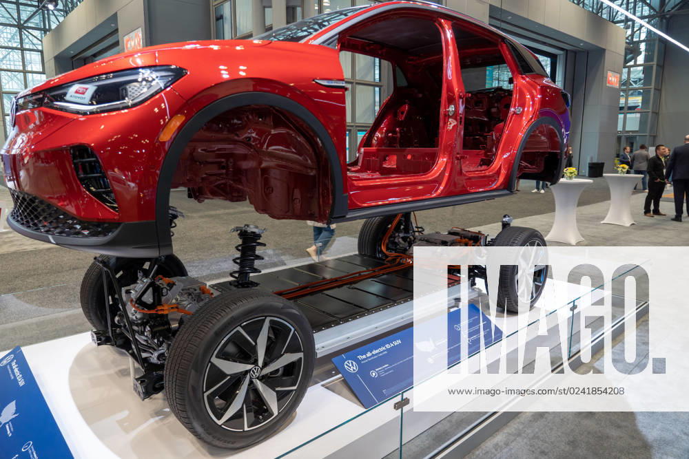 The New York International Auto Show 2023 (NEW) The New York International Auto Show 2023. April 05, 2023, New York, New York, USA: The Volkswagen ID.4 EV Chassis seen at the International Auto Show press preview at the Jacob Javits Convention Center on April 5, 2023 in New York City. Credit: M10s TheNews2 (Foto: M10s TheNews2 imago images) The New York International Auto Show 2023