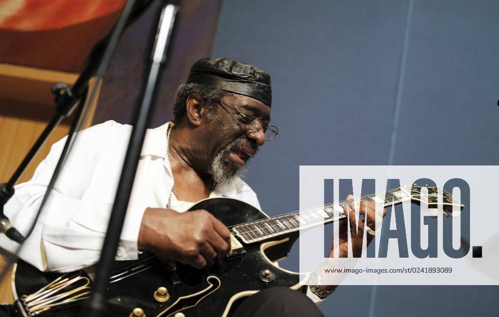 James Blood Ulmer tritt im Kunstmuseum auf am Sonntag, 08. April in Bochum. Ulmer und die Begleitband The Thing sind der Topact des Ruhr Jazzfestival, welches drei Tage dauert. Deutschland NRW Bochum