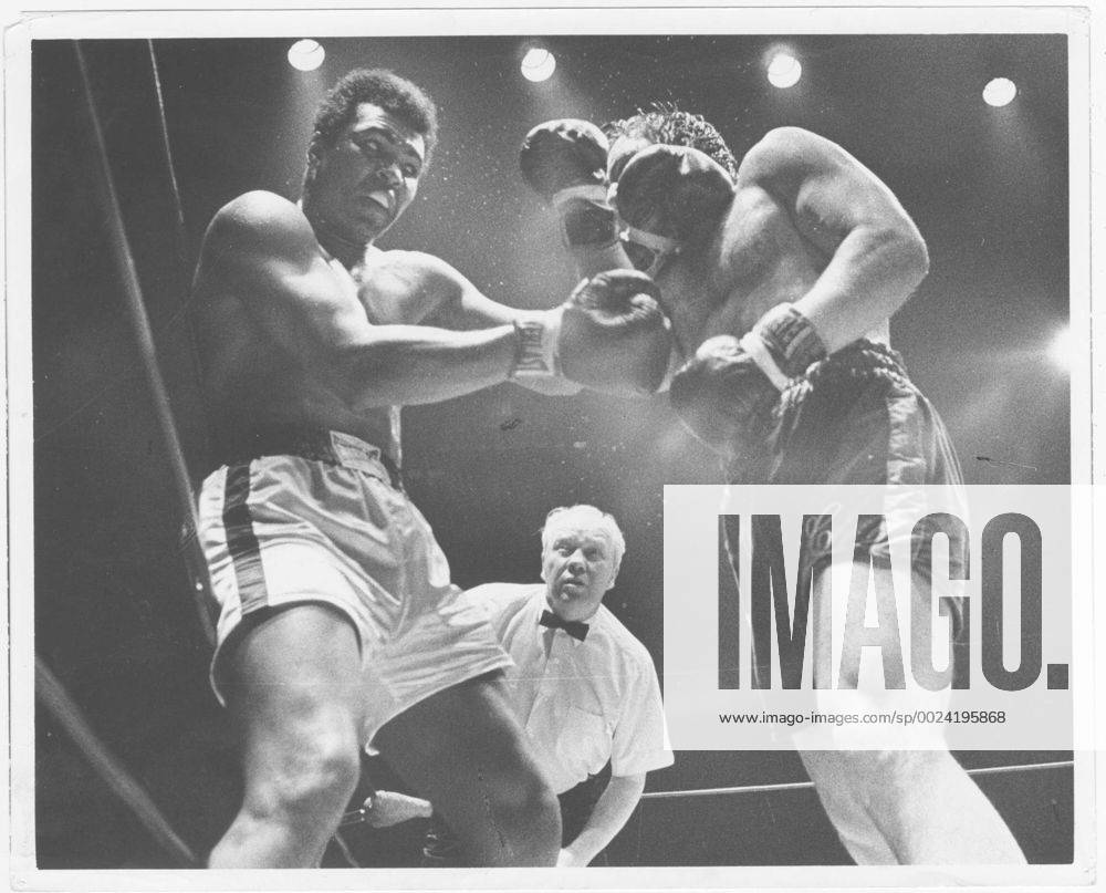 archival photos of boris spremo for photo page please put a sumbit order on so they stay in cascade forever muhammad ali boxing George Chuvalo in Vancouver 1972. Ali : The Greatest Of All Time 1942 - 2016 - ZUMAt14_