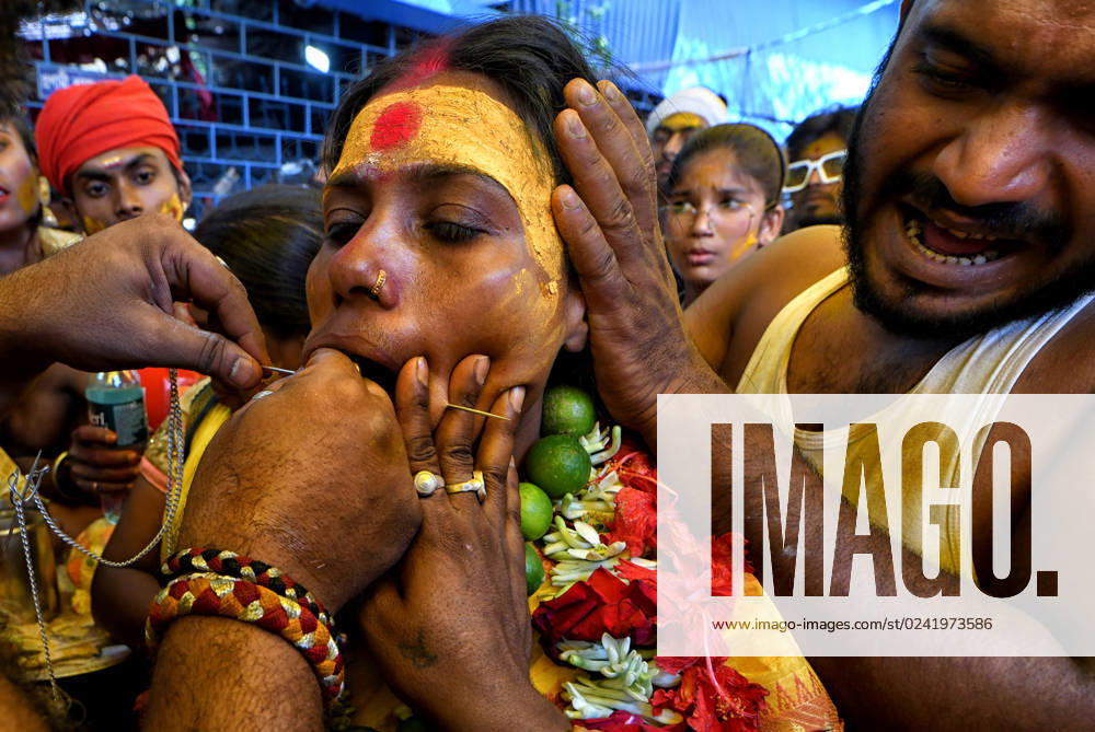 A woman devotee seen getting pierced by a vel spear (also known as a divine javelin) during the Vel Vel religious festival in West Bengal. Velvel is a Hindu festival dedicated to the Hindu God Murugan Mutthumariamman and is celebrated in the month of April. Devotees perform different painful rituals, often involving piercing, with a belief that God Murugan Mutthumariamman will save their family members from all evil powers for next one year. Bandel India - ZUMAs197 20230406_zaa_s197_331