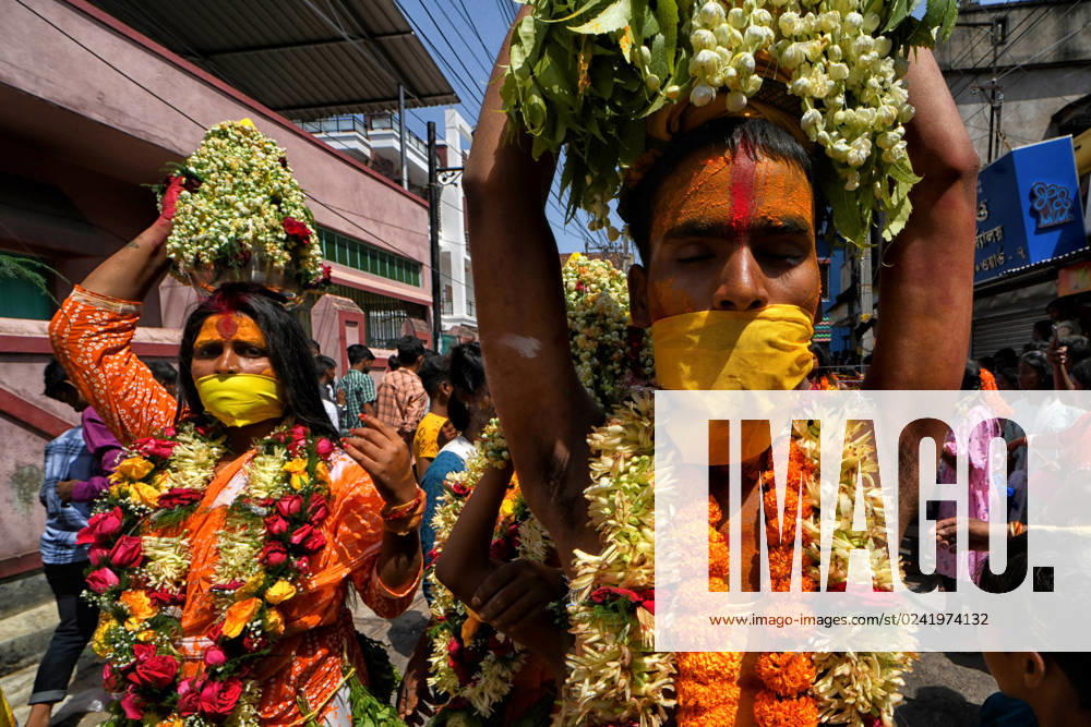 Devotees seen in a queue during the Vel Vel religious event in West Bengal. Velvel is a Hindu festival dedicated to the Hindu God Murugan Mutthumariamman and is celebrated in the month of April. Devotees perform different painful rituals, often involving piercing, with a belief that God Murugan Mutthumariamman will save their family members from all evil powers for next one year. Bandel India - ZUMAs197 20230406_zaa_s197_330