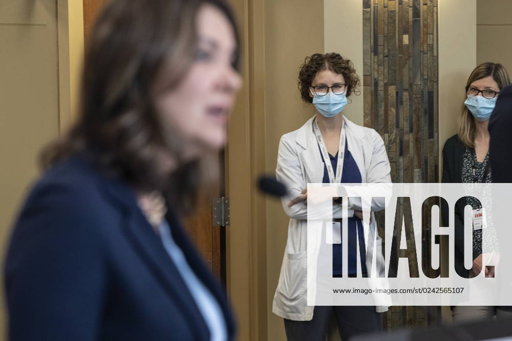 A healthcare worker gives the middle finger as Alberta Premier Danielle Smith announces a public health guarantee in Sherwood Park, Alta., Tuesday, April 11, 2023. SHERWOOD PARK CANADA - ZUMAc35_ 20230411_zaf_c35_020