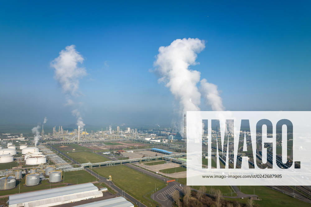 Leuna Chemical Park with the TotalEnergies refinery in Central Germany, partial view, aerial photograph 09 04 2023
