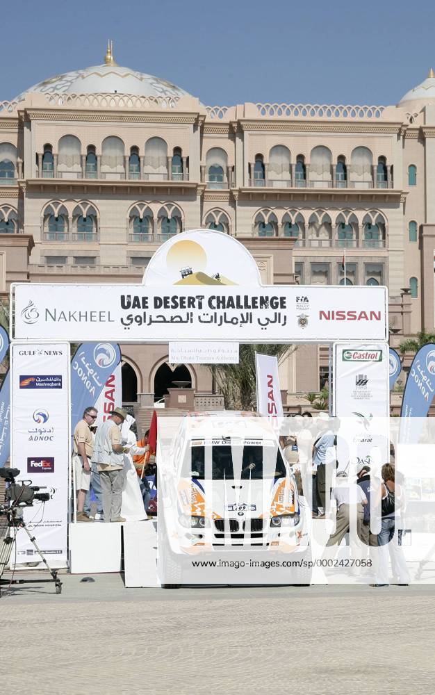 BMW X3 CC von Jutta Kleinschmidt (Deutschland) und Tina Thörner (Schweden) am Start zur UAE Desert Challenge 2006 Motorsport Damen UAE Desert Challenge 2006, Rallye, Wüstenrallye, Rallyesport, Autorallye, Totale o0 VAE Abu Dhabi Motorsport Damen UAE Desert Challenge 2006, Rallye, Wüstenrallye, Rallyesport, Autorallye, Totale o0 VAE Abu Dhabi