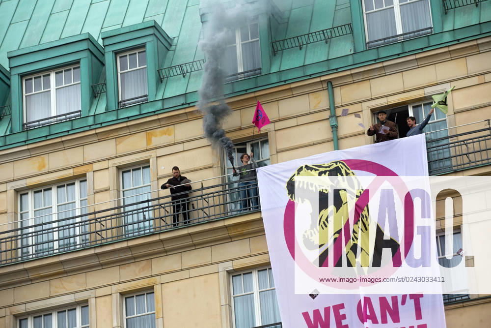Berlin, Germany, DEU Extinction Rebellion, climate activists hijack Hotel Adlon 13.04.23, Berlin, Germany, DEU Extinction Rebellion, climate activists hijack Hotel Adlon Demonstrators add smoke candles and unfurl a banner on the balcony of one of the upper floors that reads We cant afford the super rich Berlin Berlin Germany