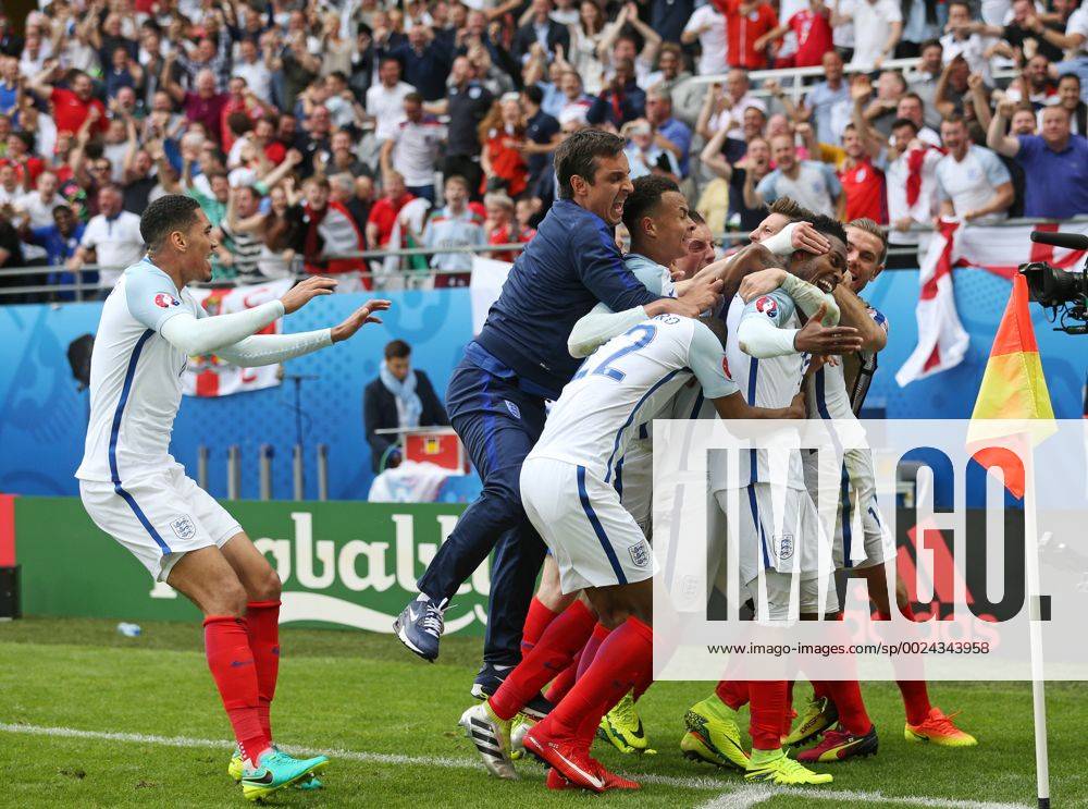 England s Daniel Sturridge celebrates scoring his sides second goal with Gary Neville during the UEFA European Championship EM Europameisterschaft 2016 match at the Stade Felix Bollaert-Delelis, Lens. EM EURO Länderspiel Nationalteam Picture date June 16th, 2016 Pic David Klein Sportimage .