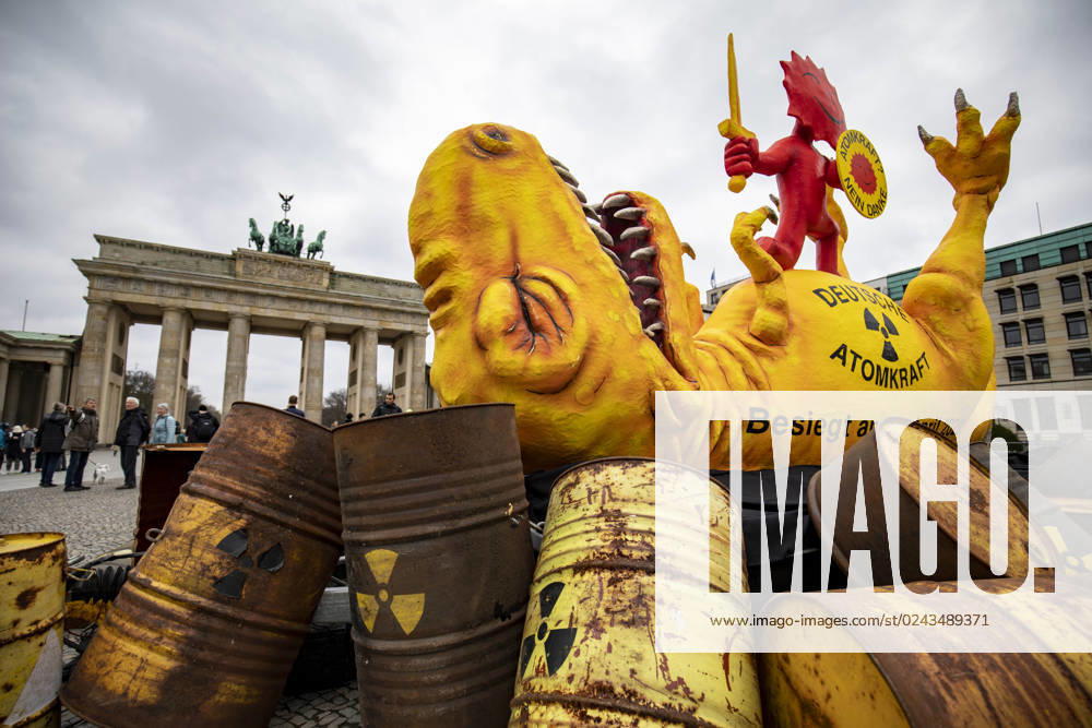 Greenpeace presents AKW dinosaur at the Brandenburg Gate, On the occasion of the shutdown of the last three remaining nuclear power plants AKW in Germany, Greenpeace presents a four-meter-high sculpture of a shot dinosaur at the Brandenburg Gate The