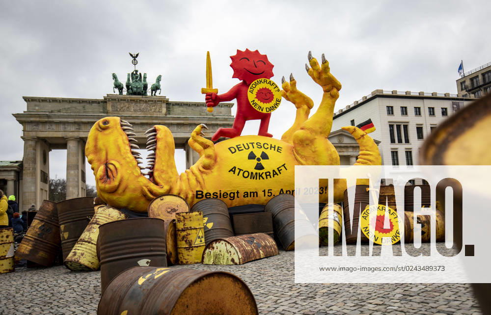 Greenpeace presents AKW dinosaur at the Brandenburg Gate, On the occasion of the shutdown of the last three remaining nuclear power plants AKW in Germany, Greenpeace presents a four-meter-high sculpture of a shot dinosaur at the Brandenburg Gate The